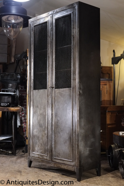 armoire forte pauchard 1930 en metal brut patine